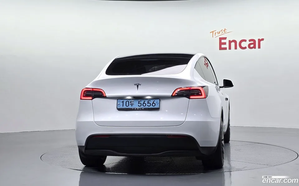 Tesla Model Y RWD 2023 — thumbnail 4