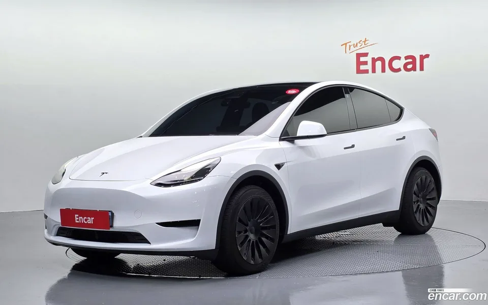 Tesla Model Y RWD 2023 — photo 1, buy with delivery to Moscow