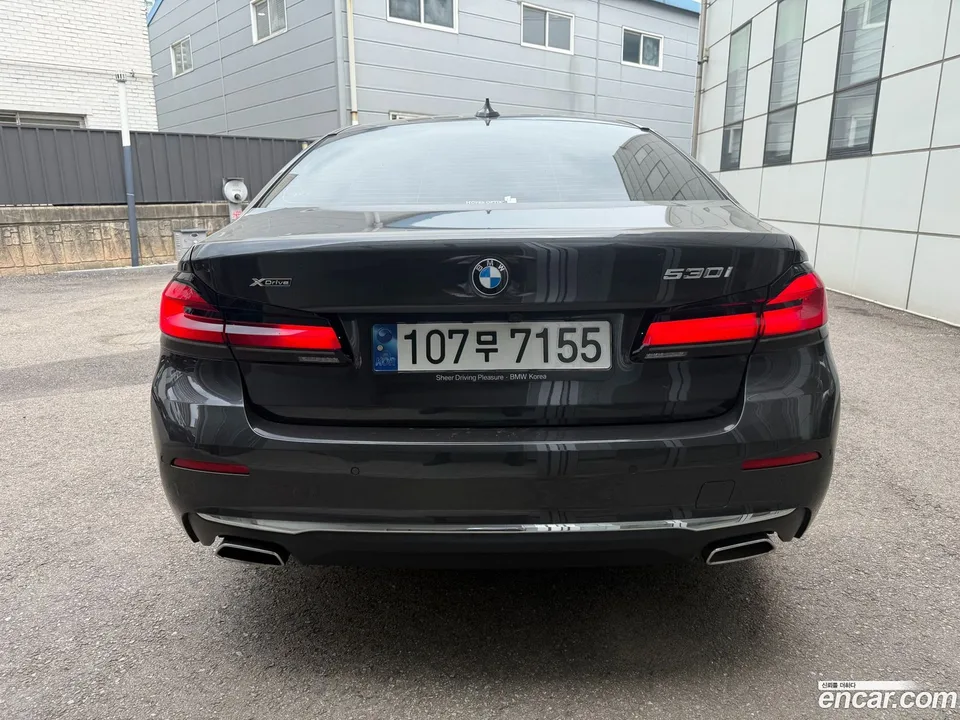 BMW 5 Series 530i xDrive 2022 — thumbnail 4