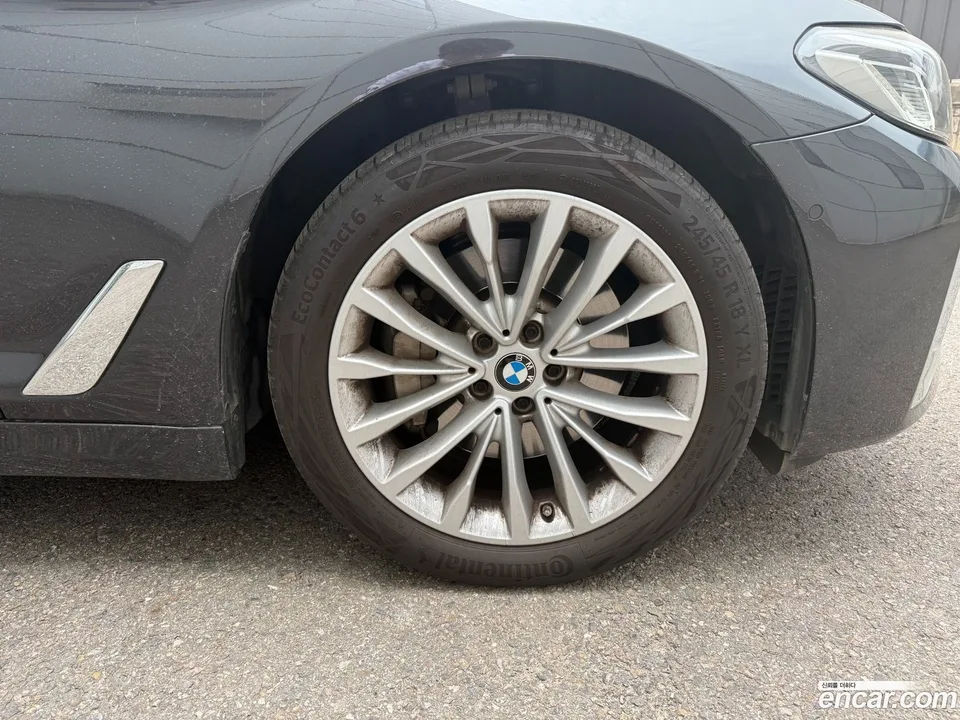 BMW 5 Series 530i xDrive 2022 — thumbnail 5