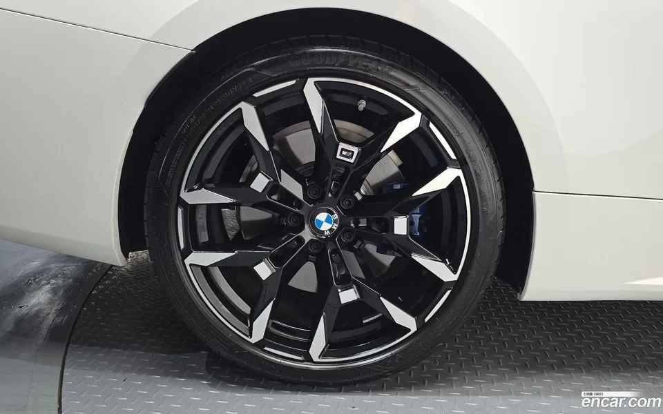 BMW 4 Series 420i M 2025 — thumbnail 2