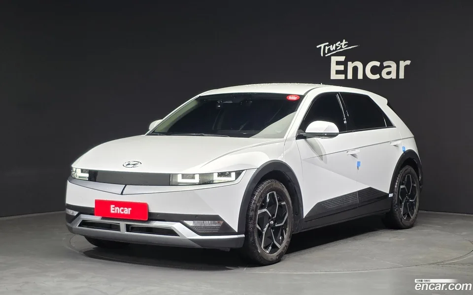 Hyundai Ioniq 5 AWD 2023 — photo 1, buy with delivery to Moscow
