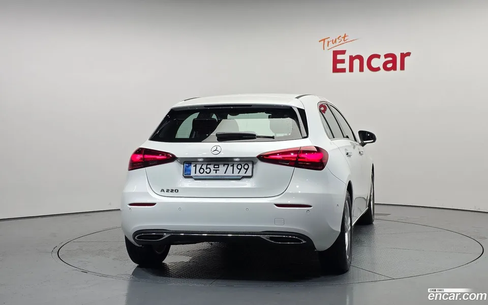 Mercedes-Benz A-Class A220 2025 — thumbnail 4