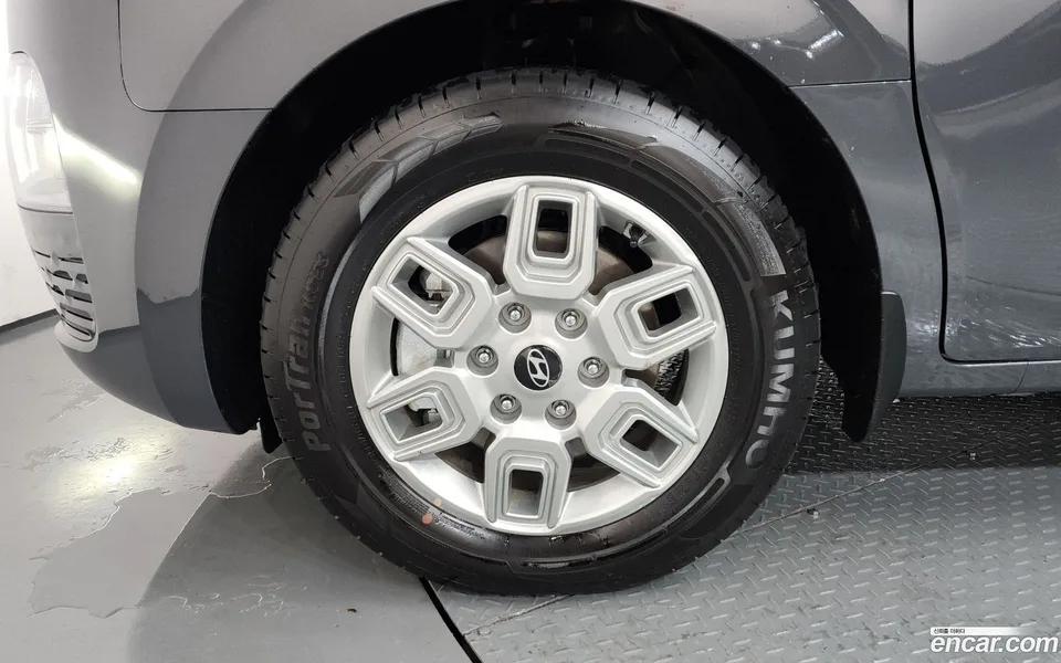 Hyundai Staria HEV 1.6 5 2025 — thumbnail 2