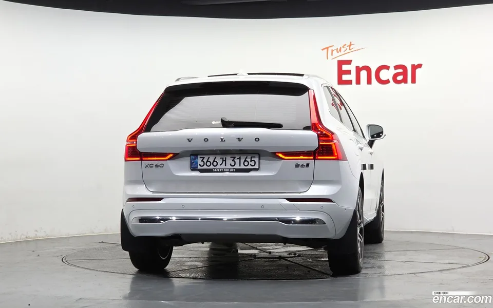 Volvo XC60 B6 2025 — thumbnail 4
