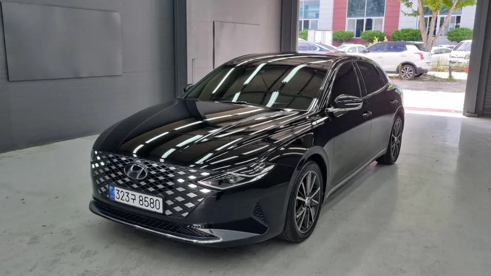 Hyundai Grandeur IG 2.5 2022 — photo 1, buy with delivery to Moscow
