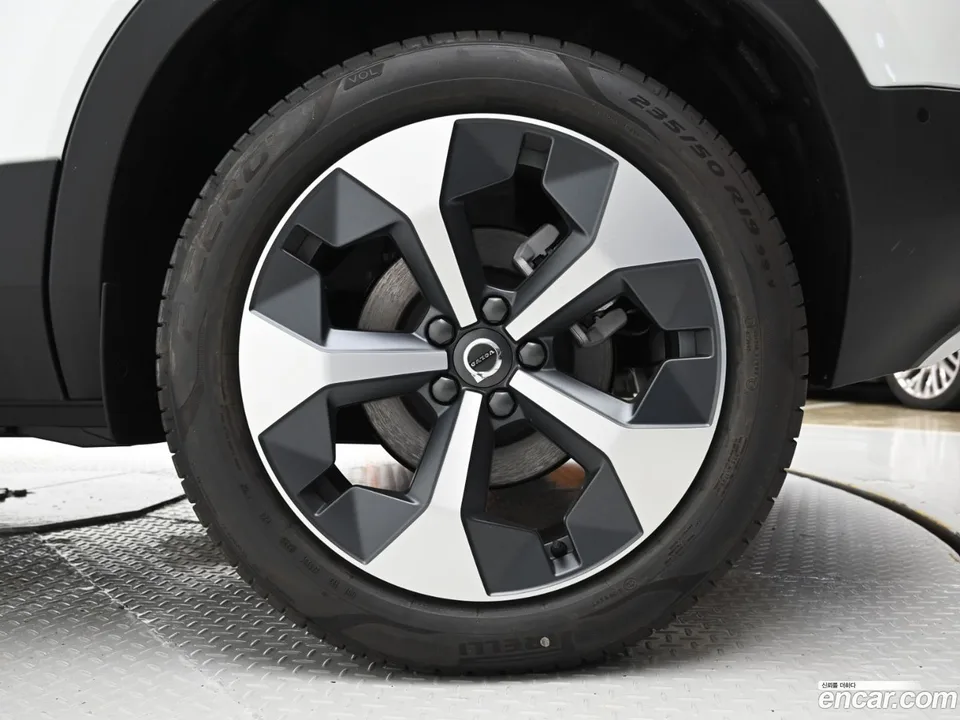 Volvo XC40 B4 2026 — миниатюра 5