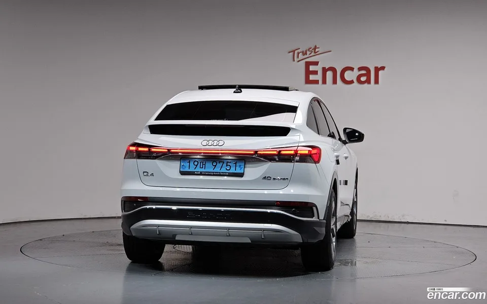 Audi Q4 e-tron 40 2022 — thumbnail 4