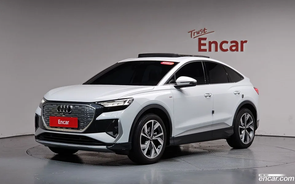 Audi Q4 e-tron 40 2022 — photo 1, buy with delivery to Moscow
