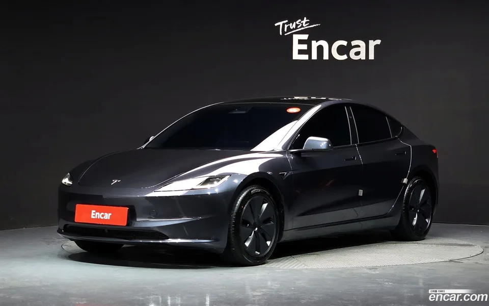 Tesla Model 3 RWD 2025 — photo 1, buy with delivery to Moscow