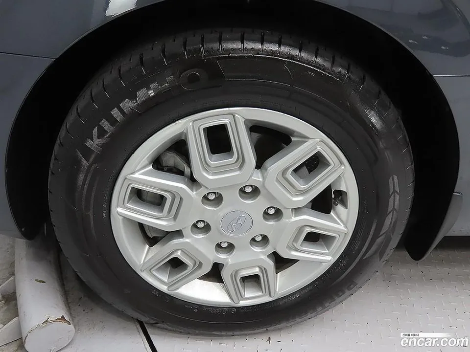 Hyundai Staria L3.5 3 2023 — thumbnail 5