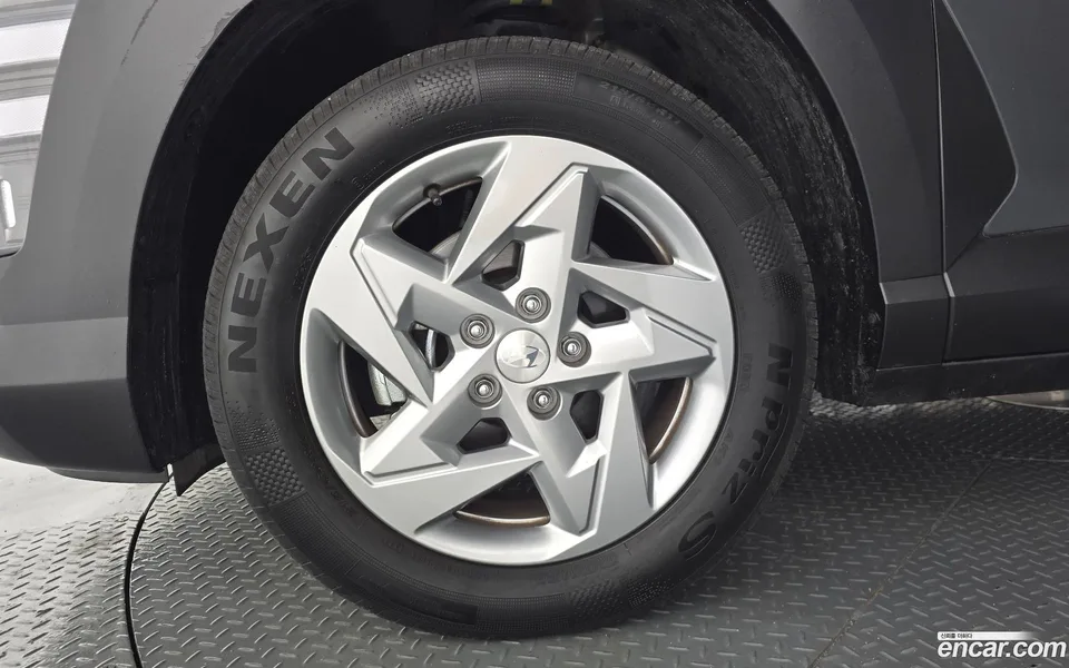 Hyundai Kona 1.6 2WD 2023 — миниатюра 5