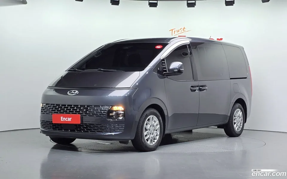 Hyundai Staria 5 2023 — фото 1, купить с доставкой в Москву