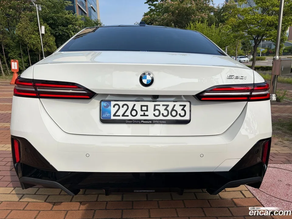 BMW 5 Series 520i M 2025 — thumbnail 4