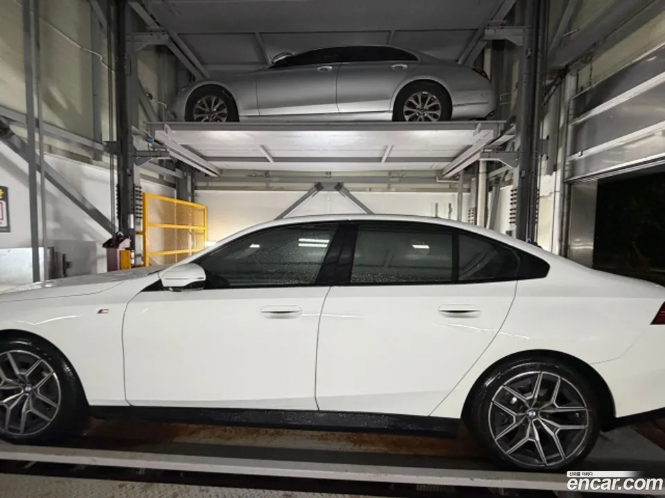 BMW 5 Series 520i M 2024 — миниатюра 3