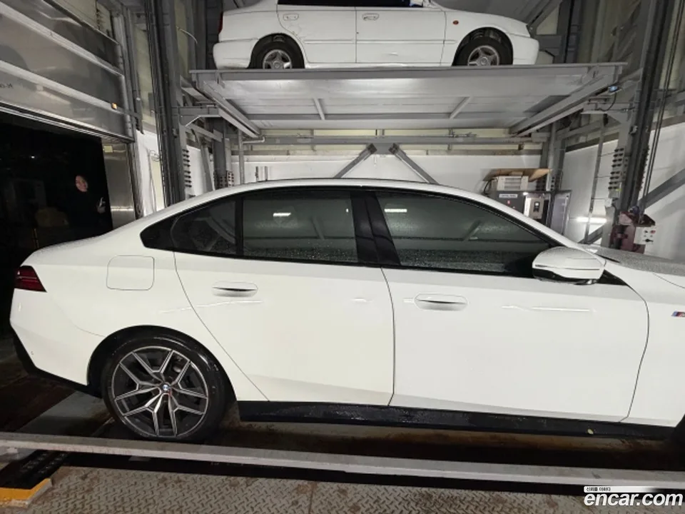 BMW 5 Series 520i M 2024 — миниатюра 4