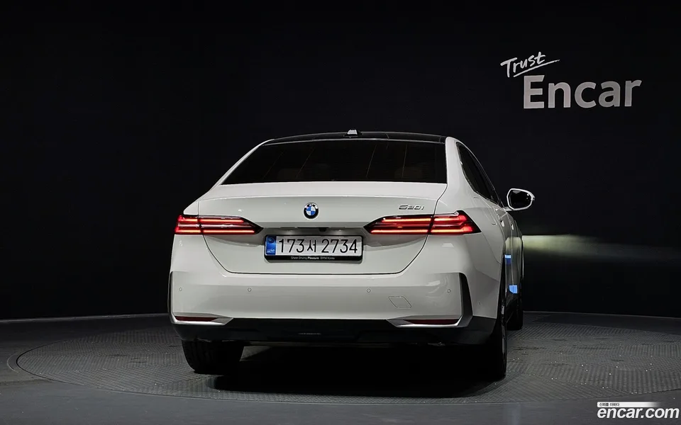 BMW 5 Series 520i 2025 — thumbnail 4