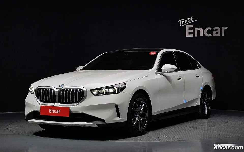 BMW 5 Series 520i 2025 — photo 1, buy with delivery to Moscow