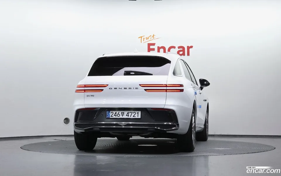 Genesis GV70 2.5T 2WD 2024 — thumbnail 4