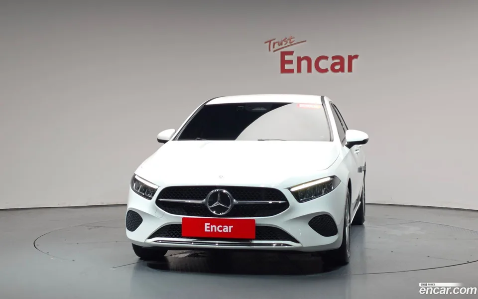 Mercedes-Benz A-Class A220 2025 — thumbnail 3