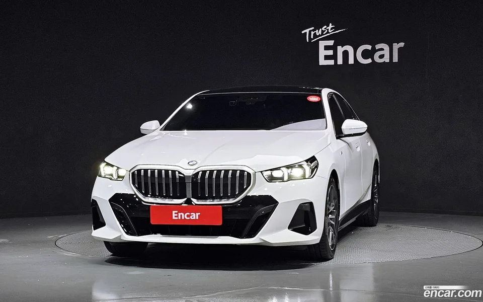 BMW 5 Series 520i M 2025 — thumbnail 3