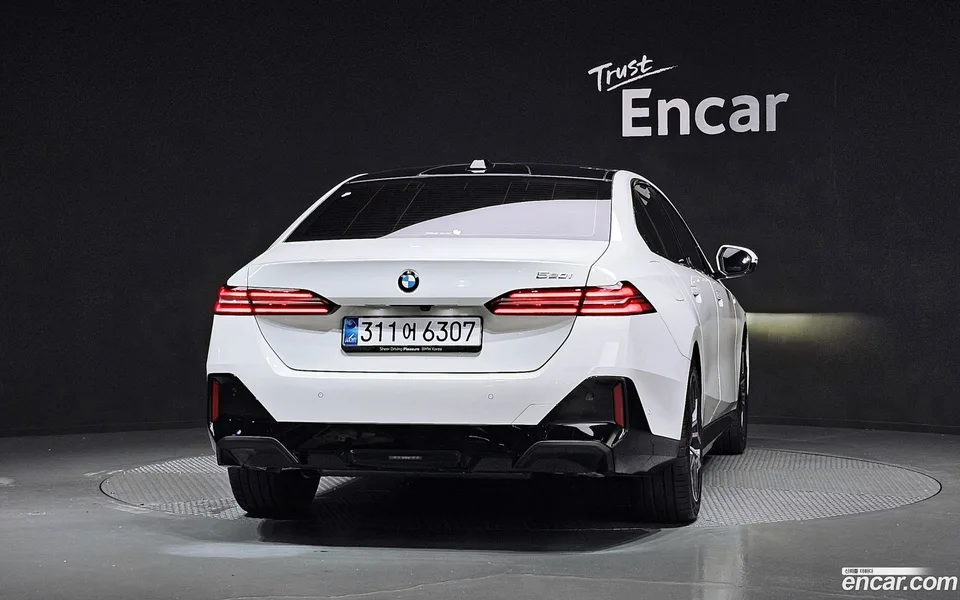 BMW 5 Series 520i M 2025 — thumbnail 4