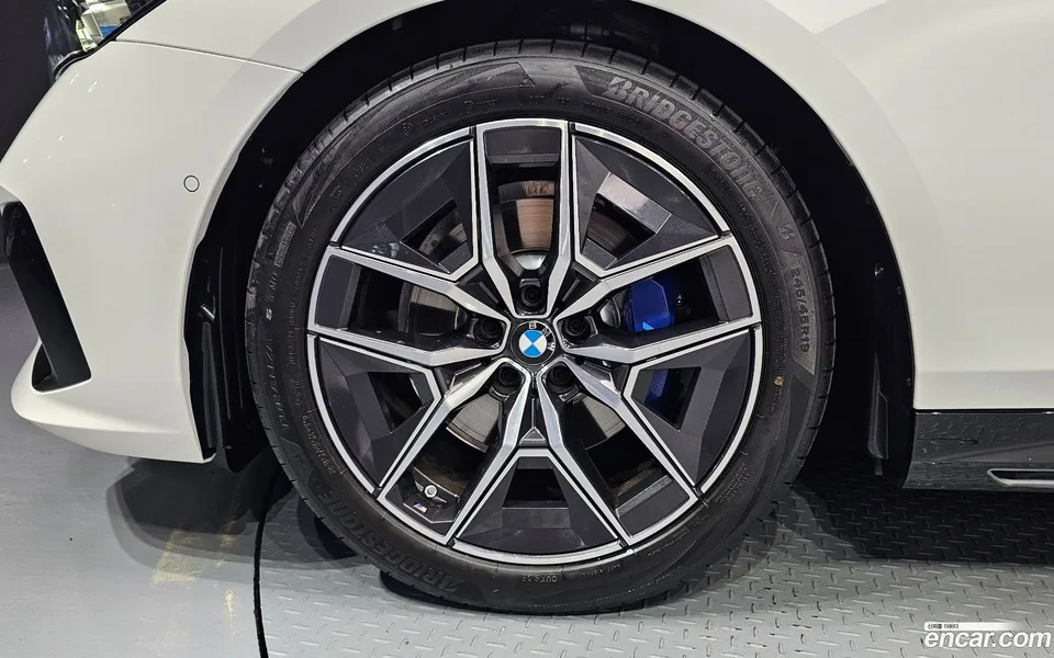 BMW 5 Series 520i M 2025 — thumbnail 5