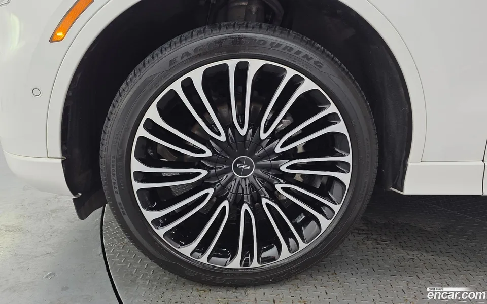Lincoln Aviator 3.0 AWD 2023 — thumbnail 2