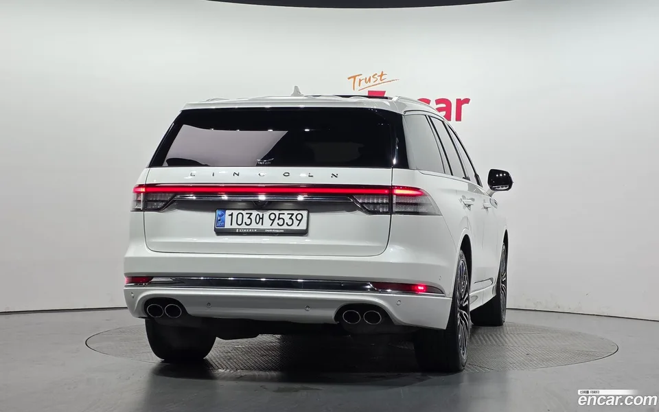 Lincoln Aviator 3.0 AWD 2023 — thumbnail 4