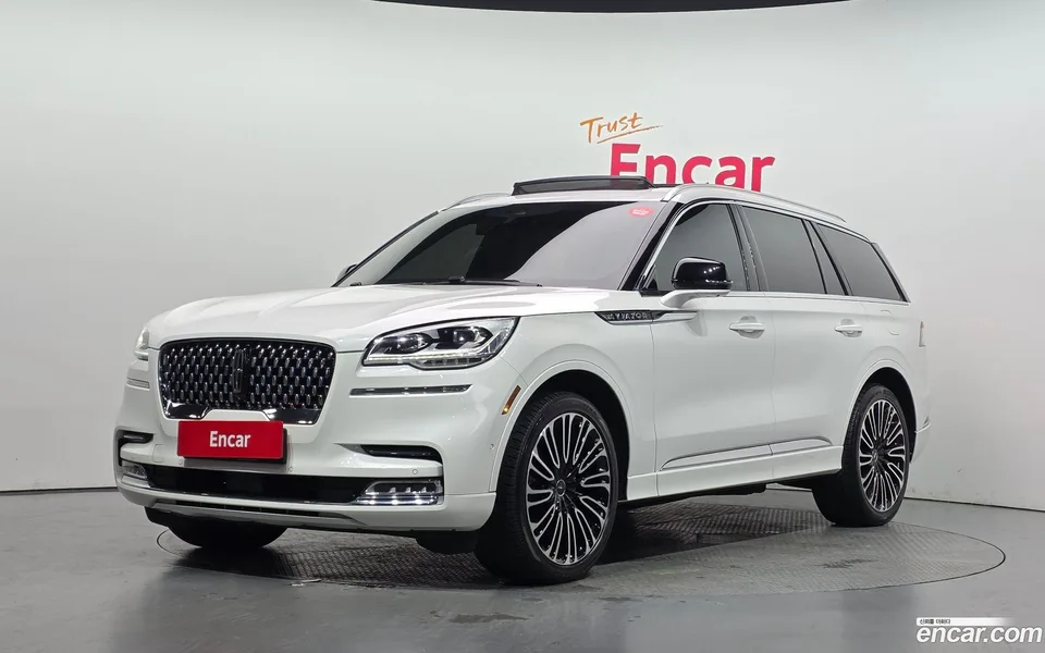 Lincoln Aviator 3.0 AWD 2023 — photo 1, buy with delivery to Moscow