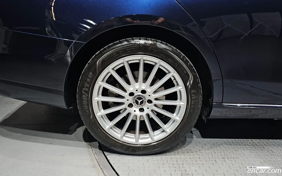 Mercedes-Benz E-Class E250 2022 — миниатюра 5