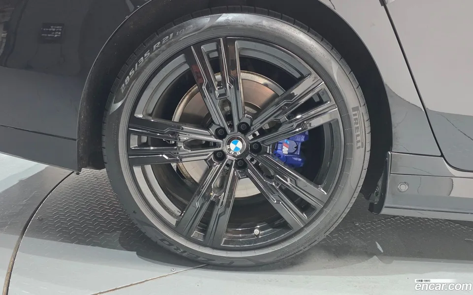 BMW i7 xDrive 60 M 2024 — thumbnail 2