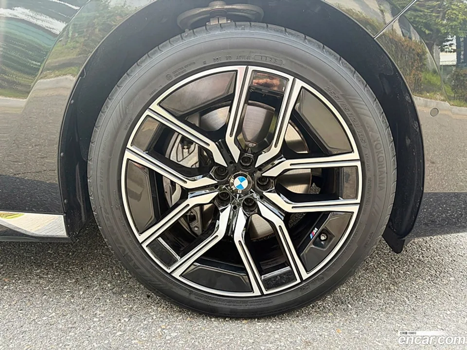 BMW 7 Series 740i xDrive M 2025 — thumbnail 2