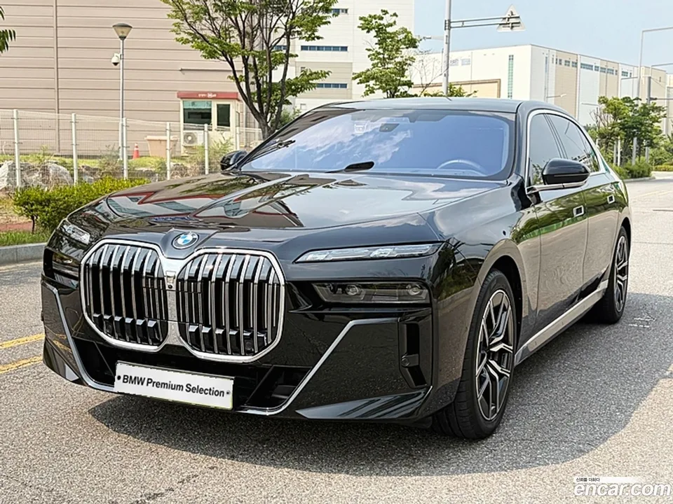 BMW 7 Series 740i xDrive M 2025 — photo 1, buy with delivery to Moscow