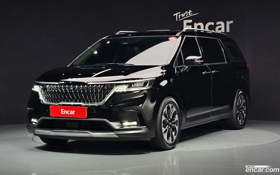 Kia Carnival 7 2023 — photo 1, buy with delivery to Moscow
