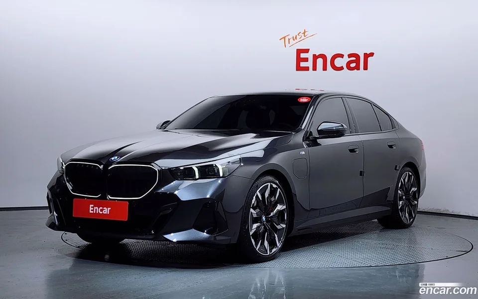 BMW 5 Series 550e xDrive M 2025 — photo 1, buy with delivery to Moscow