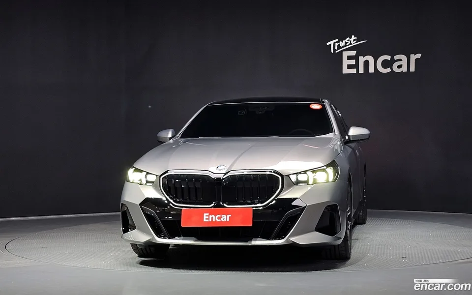 BMW 5 Series 520i 2025 — thumbnail 3