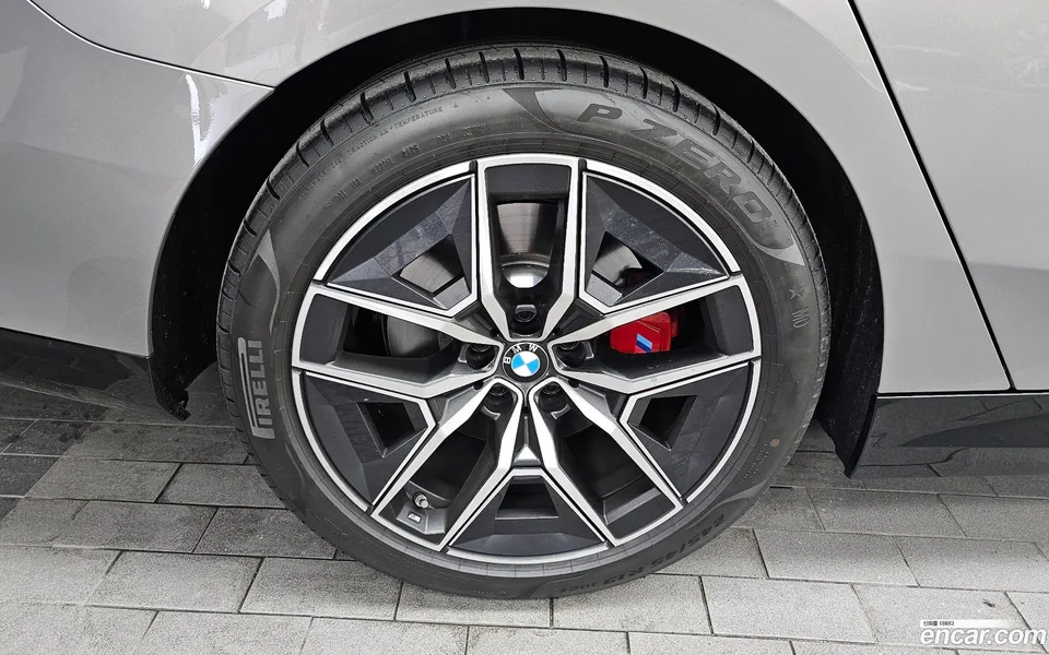 BMW 5 Series 520i 2025 — thumbnail 5