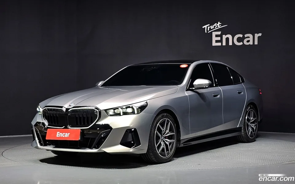 BMW 5 Series 520i 2025 — photo 1, buy with delivery to Moscow