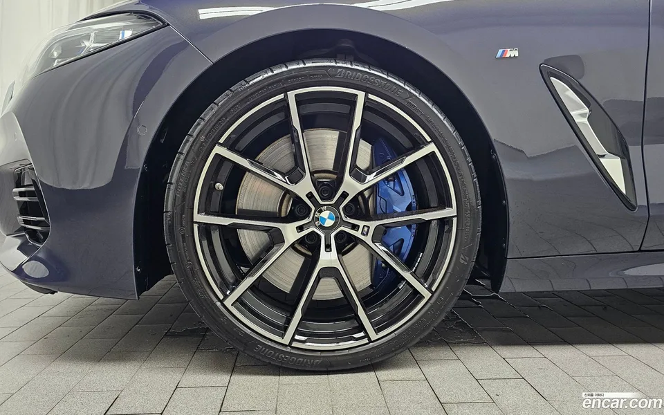 BMW 8 Series M850i xDrive 2024 — thumbnail 2