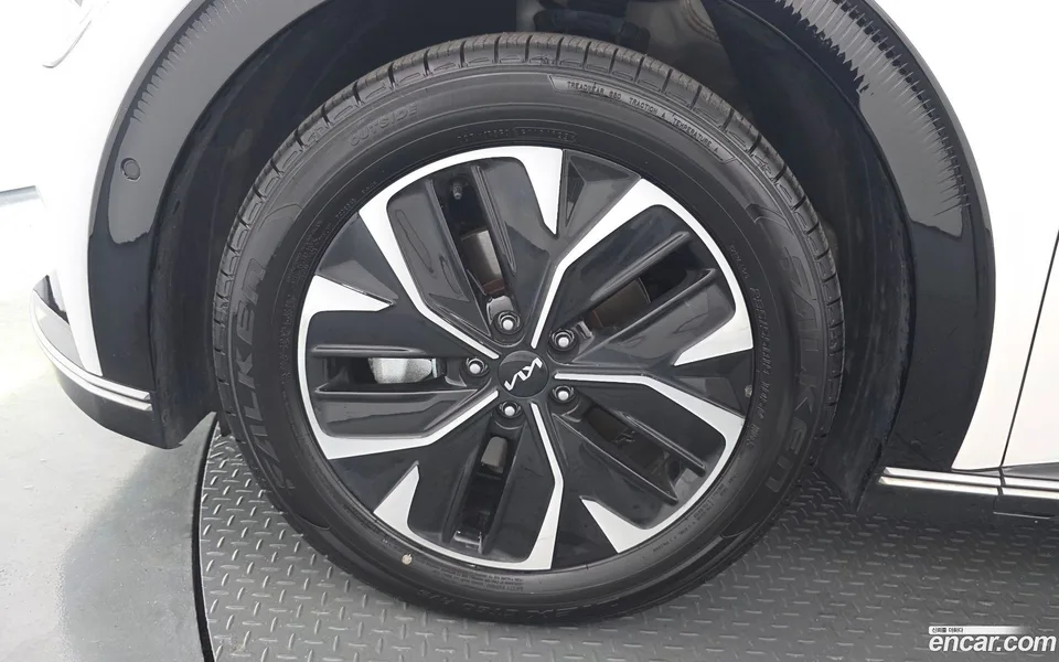 Kia EV6 4WD 2024 — thumbnail 2