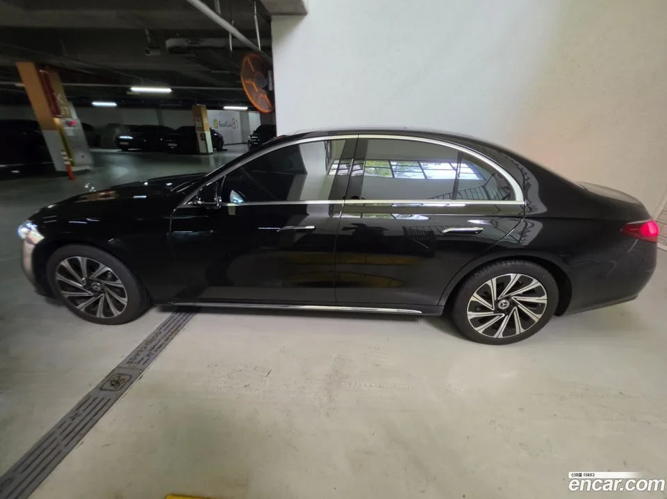Mercedes-Benz E-Class E300 4MATIC 2025 — миниатюра 3