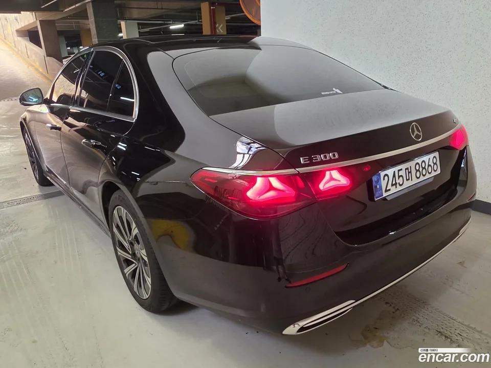 Mercedes-Benz E-Class E300 4MATIC 2025 — миниатюра 4