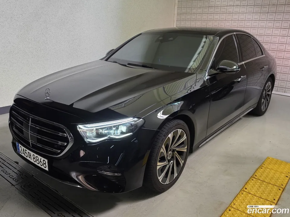 Mercedes-Benz E-Class E300 4MATIC 2025 — фото 1, купить с доставкой в Москву