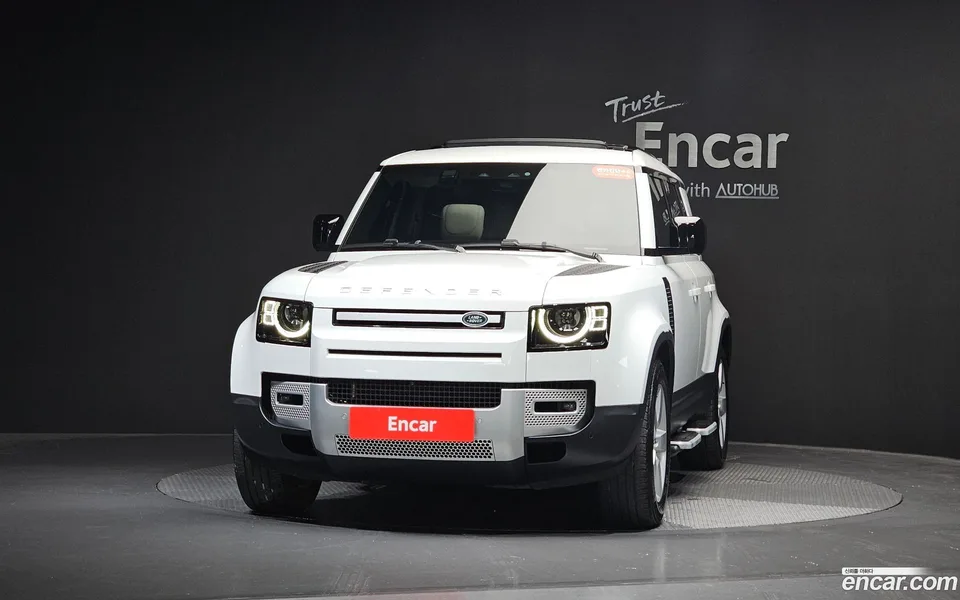Land Rover Defender 110 D300 HSE 2022 — thumbnail 3