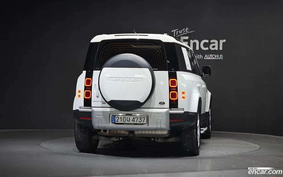 Land Rover Defender 110 D300 HSE 2022 — thumbnail 4