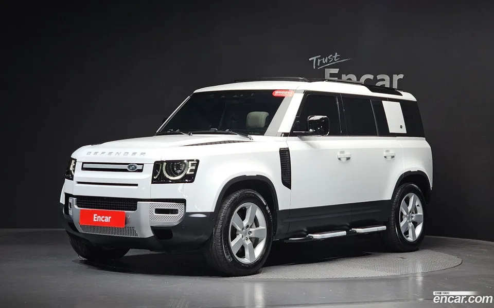Land Rover Defender 110 D300 HSE 2022 — photo 1, buy with delivery to Moscow