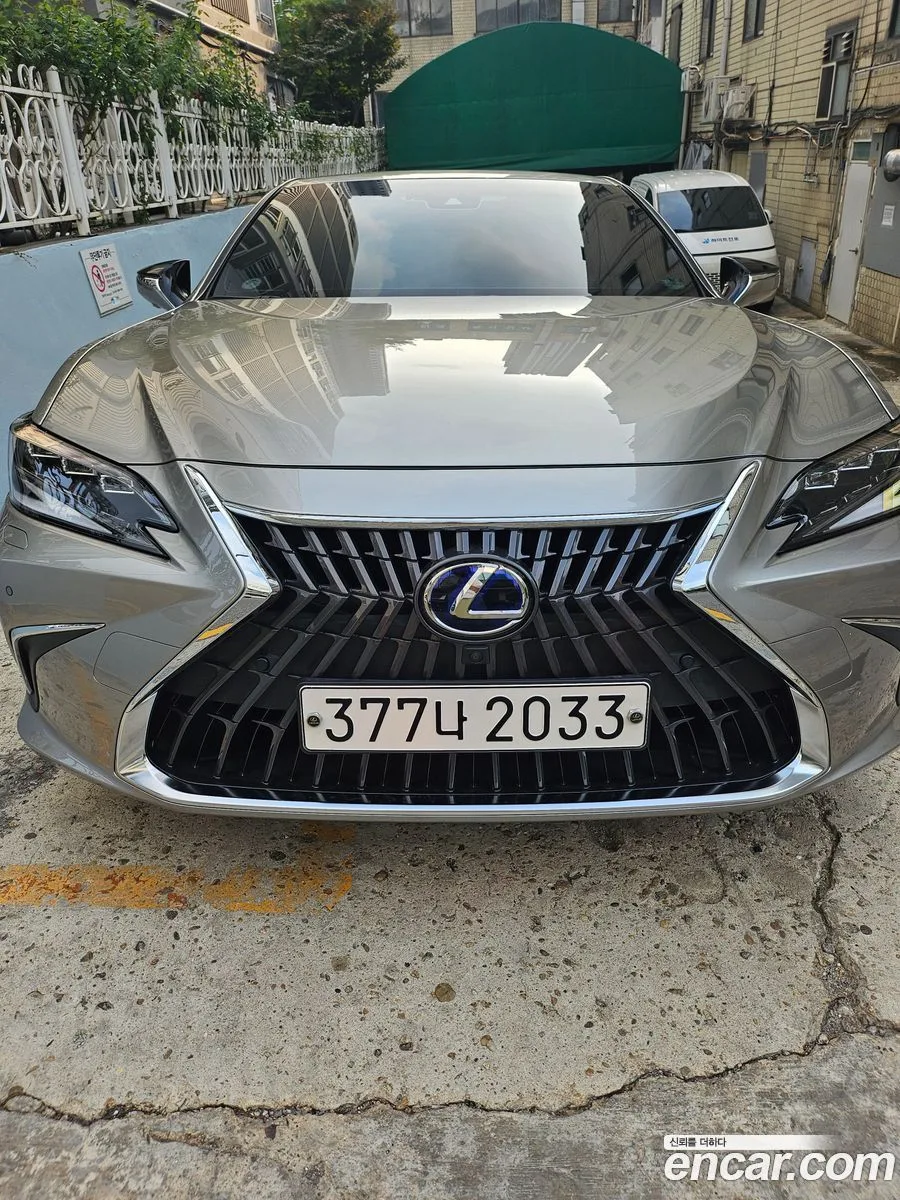 Lexus ES 300h 2022 — thumbnail 3
