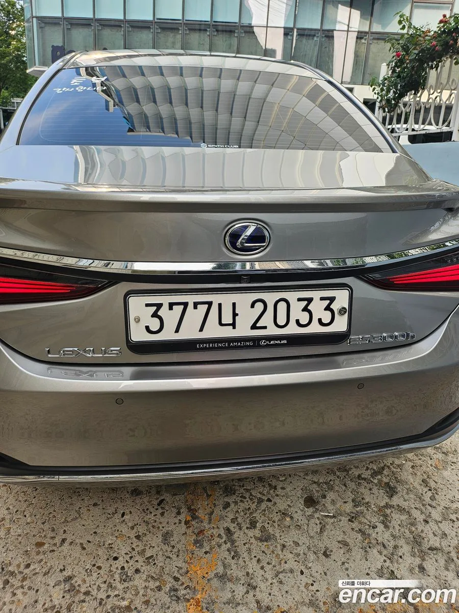 Lexus ES 300h 2022 — thumbnail 4