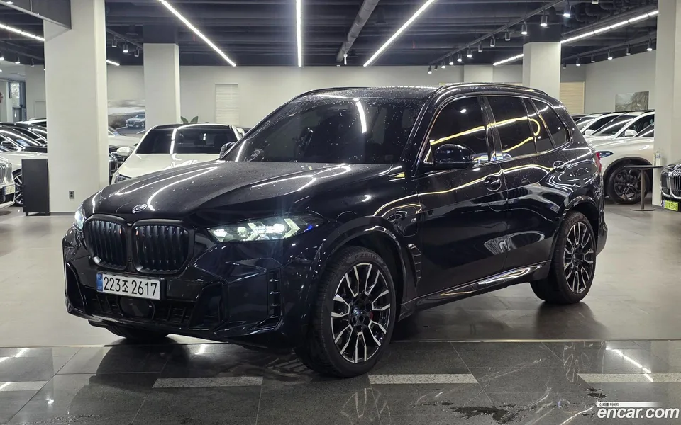 BMW X5 xDrive 50e M 2025 — photo 1, buy with delivery to Moscow